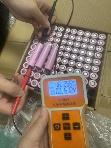Check voltage and IR of li-ion cells using a volmeter